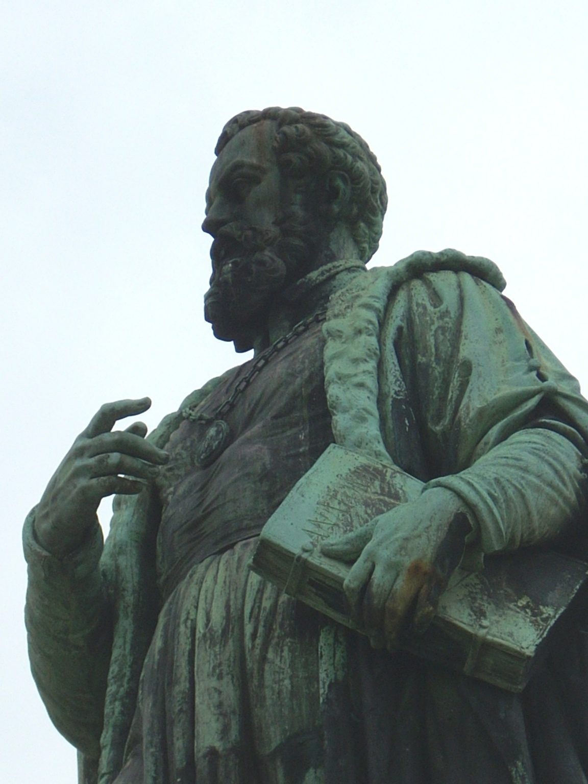 Andreas Vesalius monument, Brussels - 2.JPG
